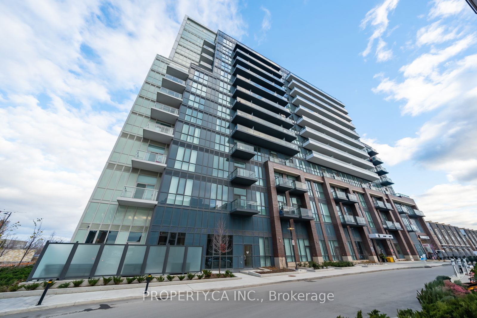 Condo for lease at 818-60 Honeycrisp Crescent, Vaughan, Vaughan Corporate Centre, L4K 0N5 - MLS: N11935551