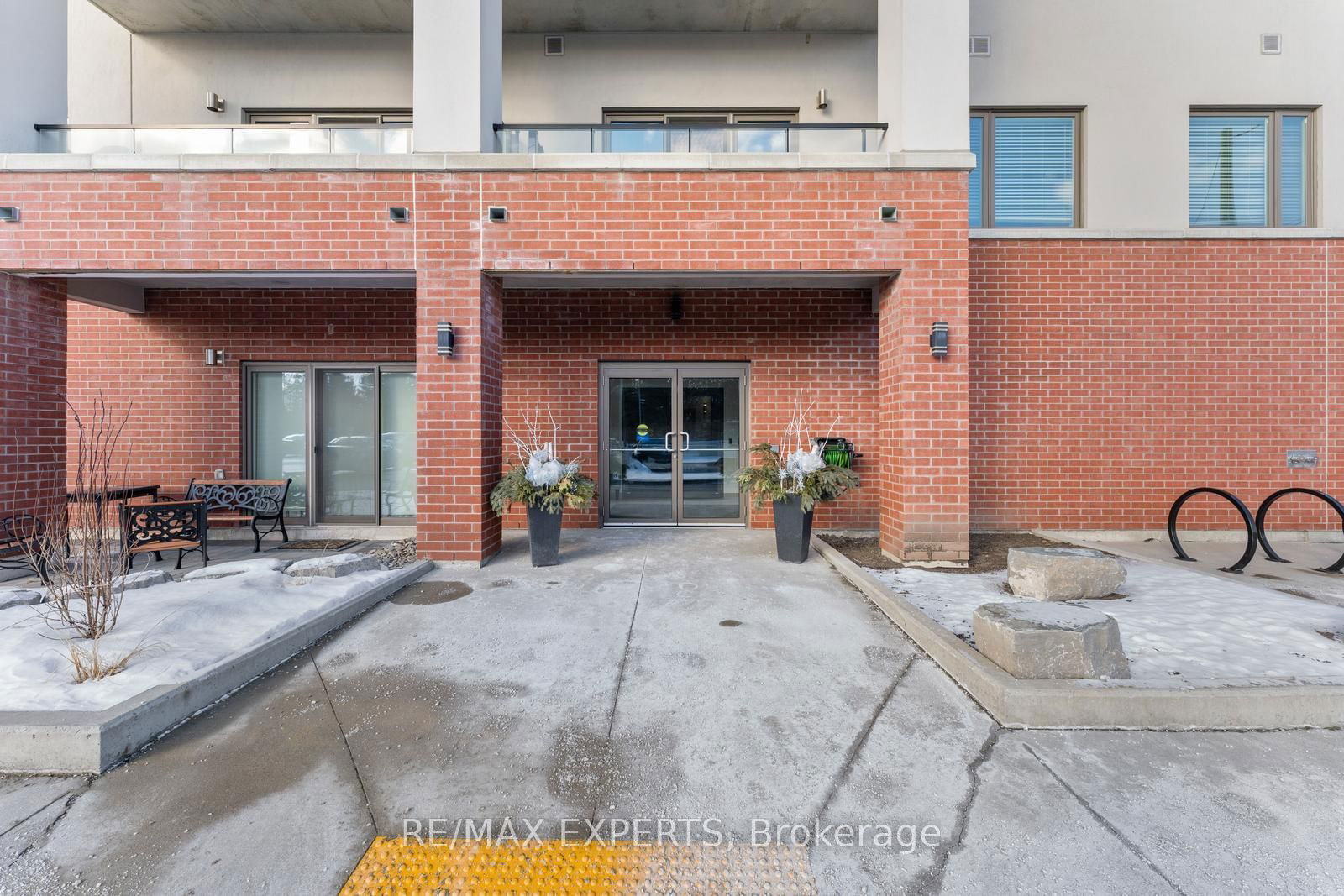 Condo for sale at 205-64 Queen Street, New Tecumseth, Tottenham, L0G 1W0 - MLS: N11935944