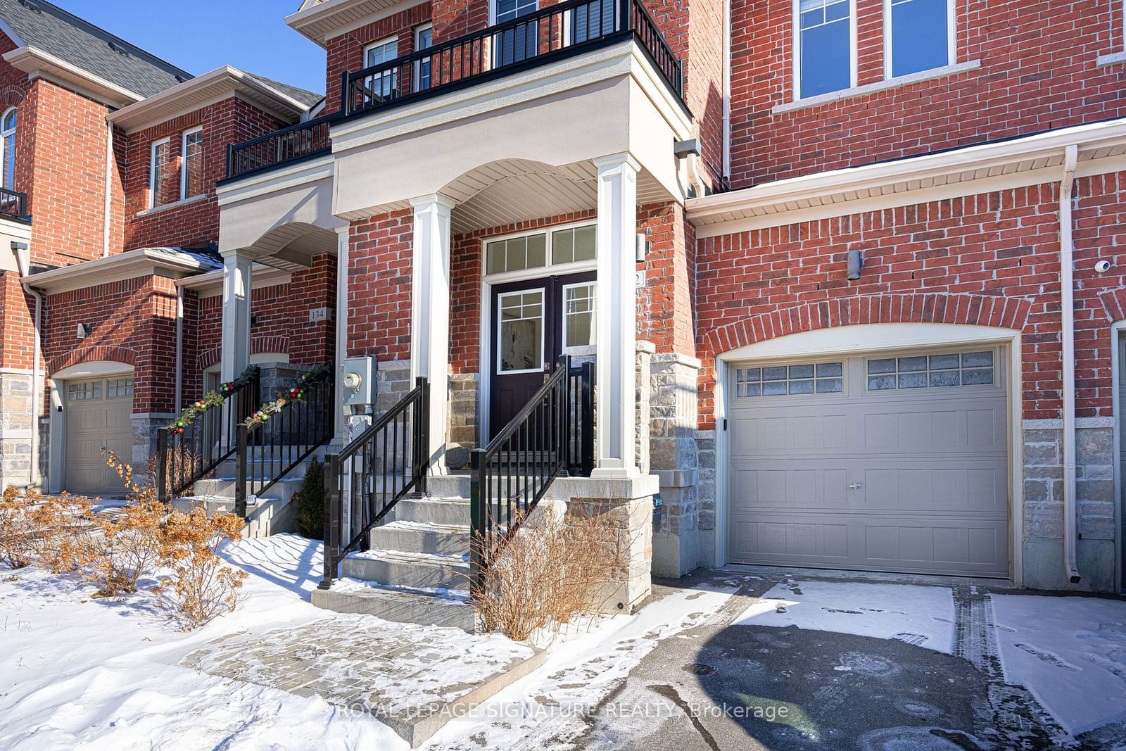 Townhouse sold at 132 Knott End Crescent, Newmarket, Glenway Estates, L3Y 0E4 - MLS: N11936606