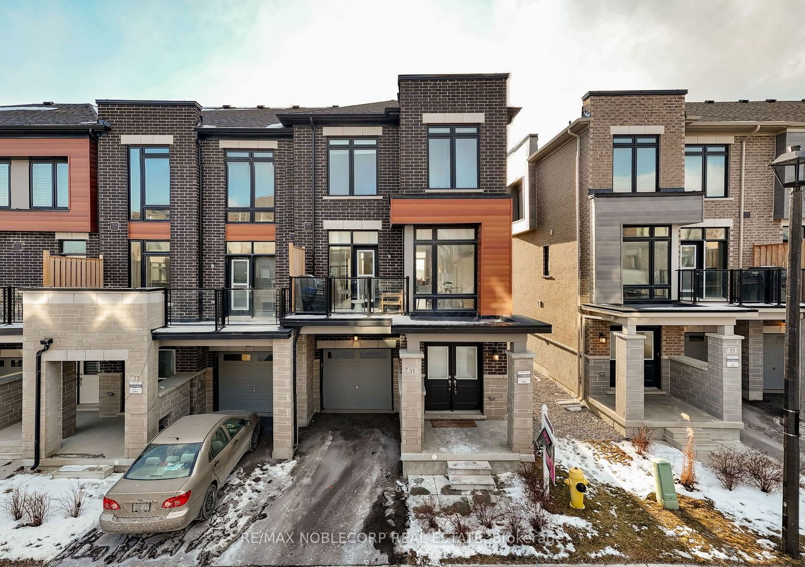 Townhouse for sale at 31 Holyrood Crescent, Vaughan, Kleinburg, L4H 5G2 - MLS: N11936943