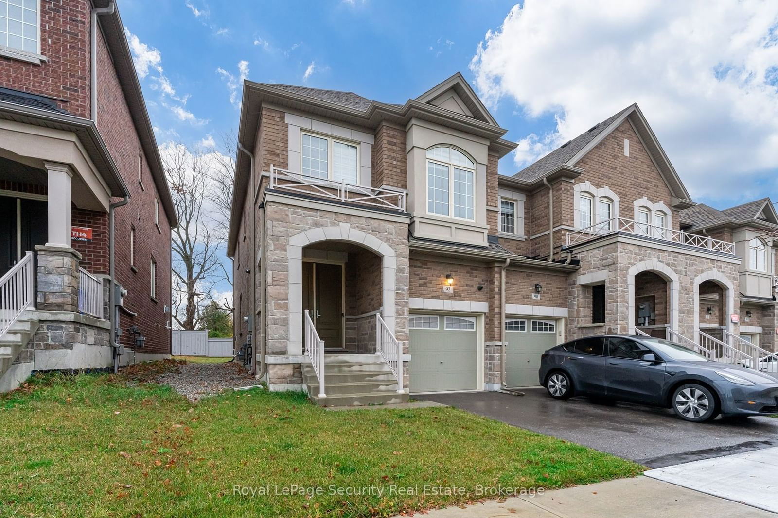 Townhouse for sale at 92 Drizzel Crescent, Richmond Hill, Oak Ridges, L4E 2Z1 - MLS: N11937781