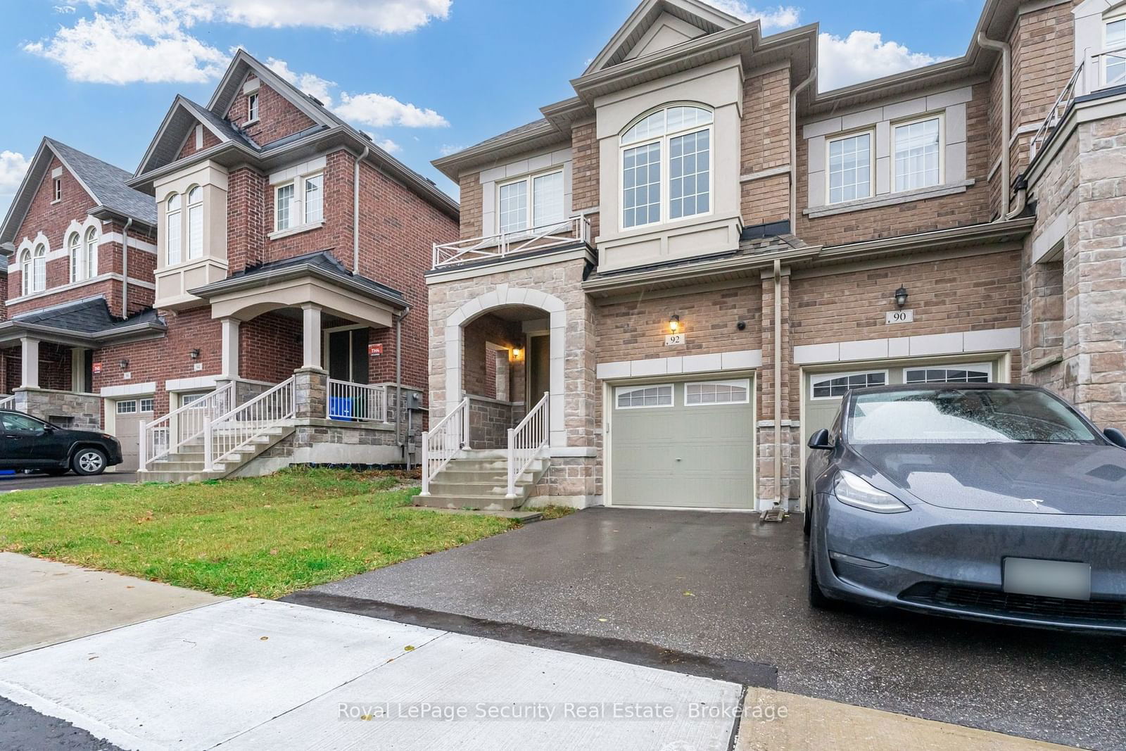 Townhouse for sale at 92 Drizzel Crescent, Richmond Hill, Oak Ridges, L4E 2Z1 - MLS: N11937781