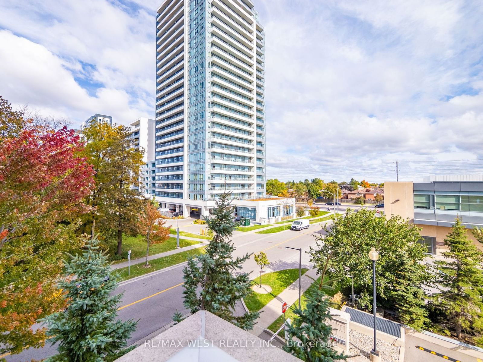 Condo for sale at 309-7 North Park Road, Vaughan, Beverley Glen, L4J 0C9 - MLS: N11937885