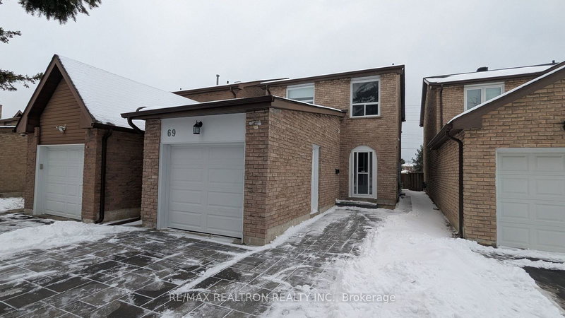 Upper - 69 Bedale Cres, Markham, L3R 3N8 | Image 2