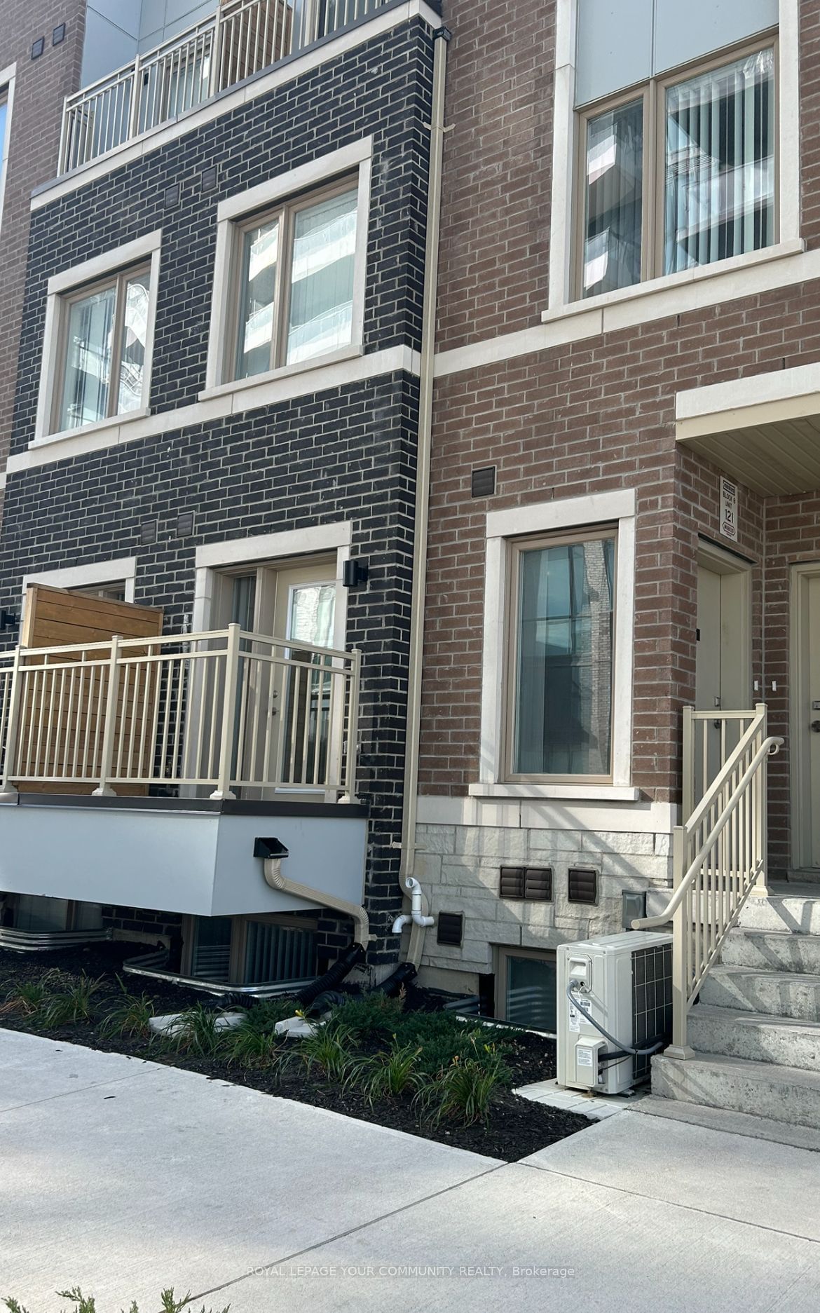 Townhouse for lease at 93-39 Honeycrisp Crescent, Vaughan, Vaughan Corporate Centre, L4K 0N6 - MLS: N11938429