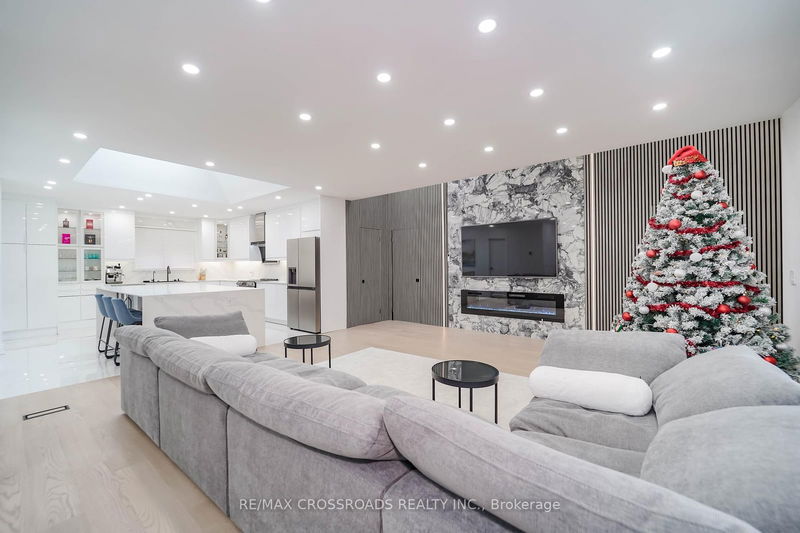 home for sale on 7118 Yonge Street S