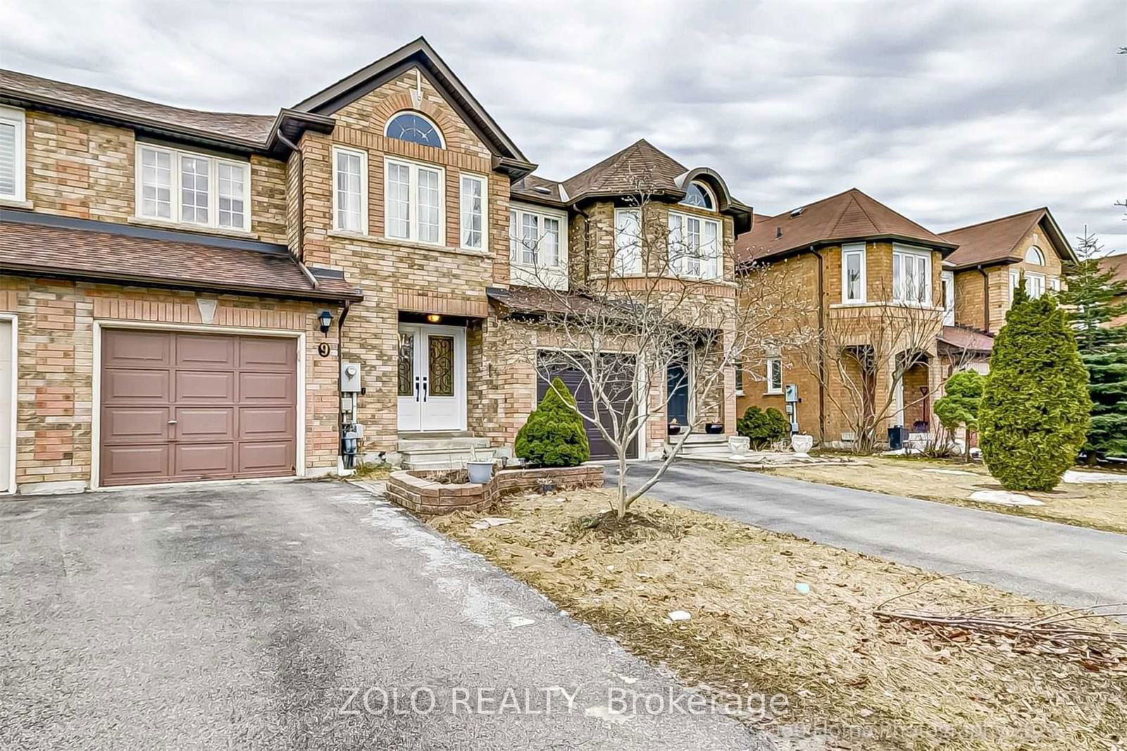 Townhouse for sale at 9 Mistleflower Court, Richmond Hill, Oak Ridges, L4E 3T4 - MLS: N11938689