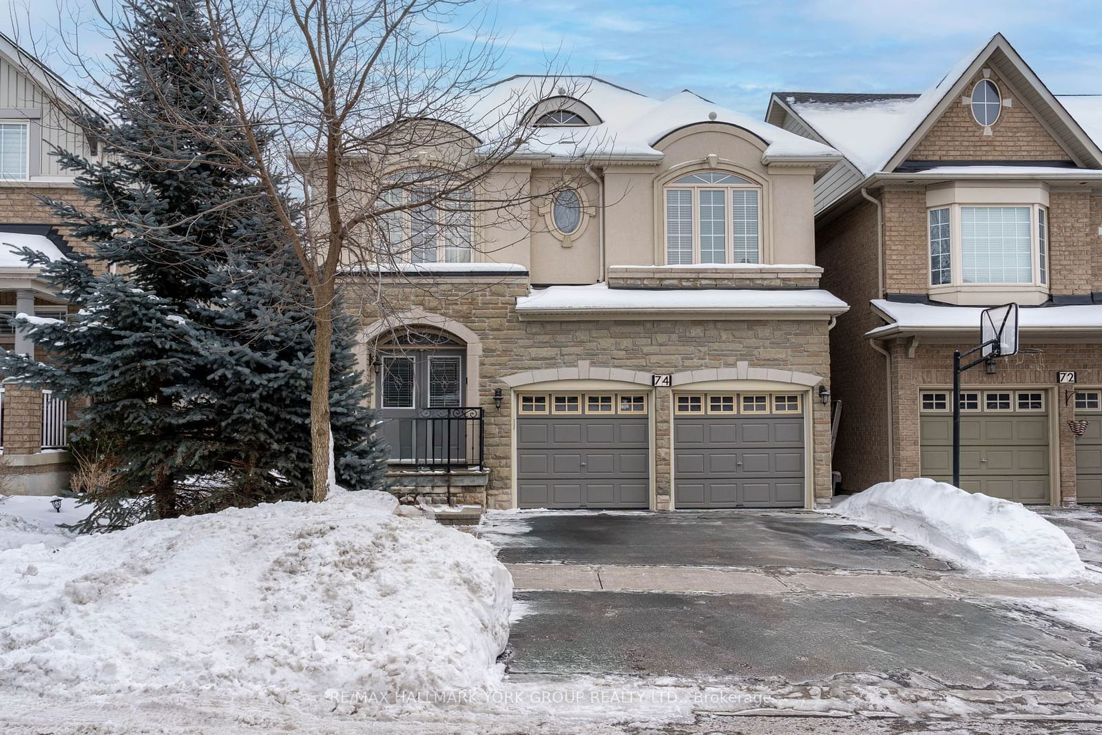 Detached House for sale at 74 Thomas Legge Crescent, Richmond Hill, Oak Ridges, L4E 4V8 - MLS: N11939151