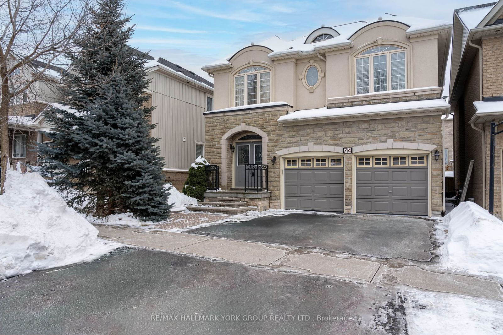 Detached House for sale at 74 Thomas Legge Crescent, Richmond Hill, Oak Ridges, L4E 4V8 - MLS: N11939151