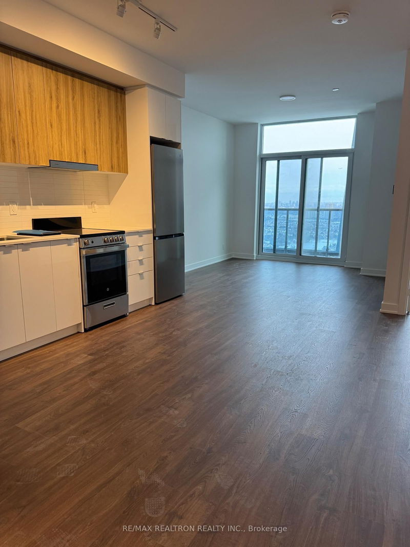 home for lease on A3501-30 Upper Mall Way S