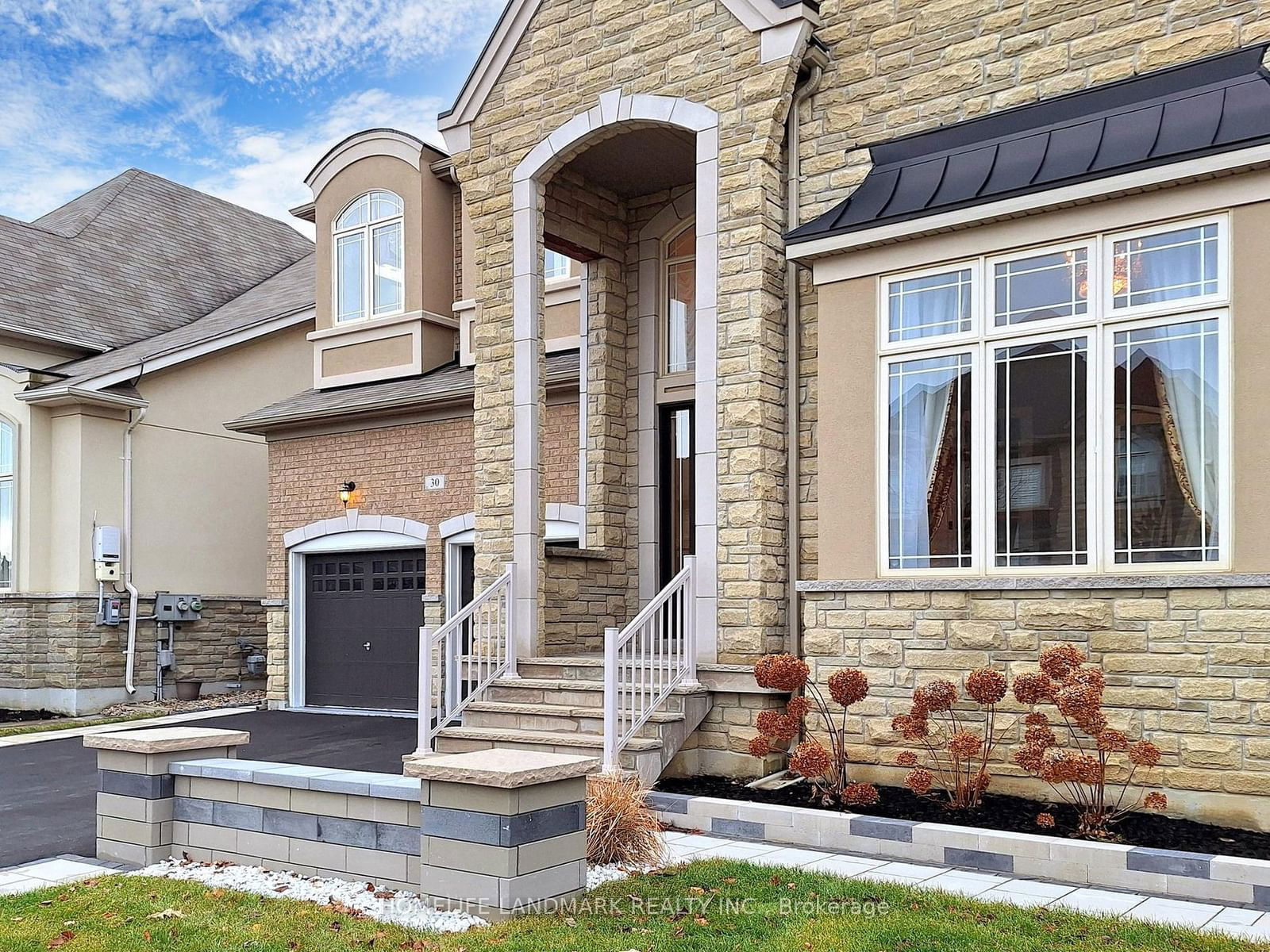 Detached House for sale at 30 Heintzman Crescent, Vaughan, Patterson, L6A 4T8 - MLS: N11939380