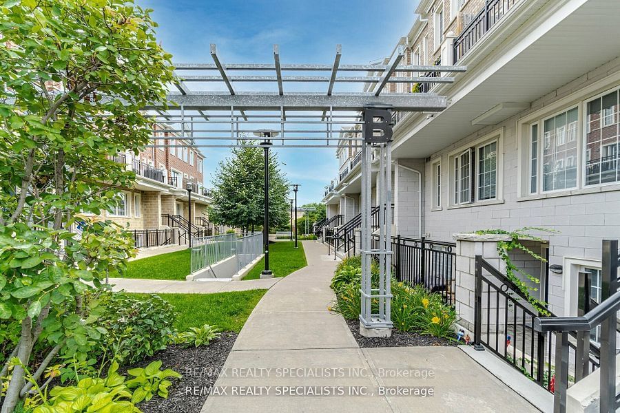 Townhouse for lease at A10-26 Bruce Street, Vaughan, East Woodbridge, L4L 0H4 - MLS: N11939525