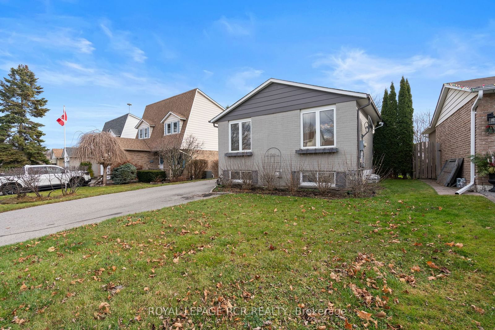 Detached House for sale at 264 Currey Crescent, Newmarket, Central Newmarket, L3Y 5M9 - MLS: N11939660