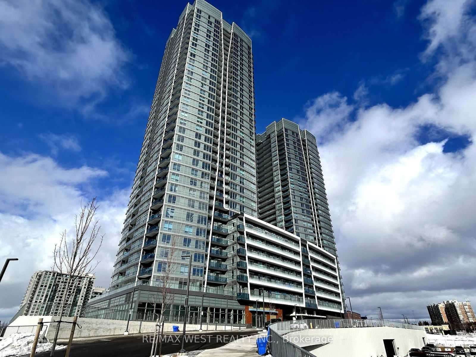 Condo leased at 206-30 Upper Mall Way, Vaughan, Brownridge, L4J 0L7 - MLS: N11940294