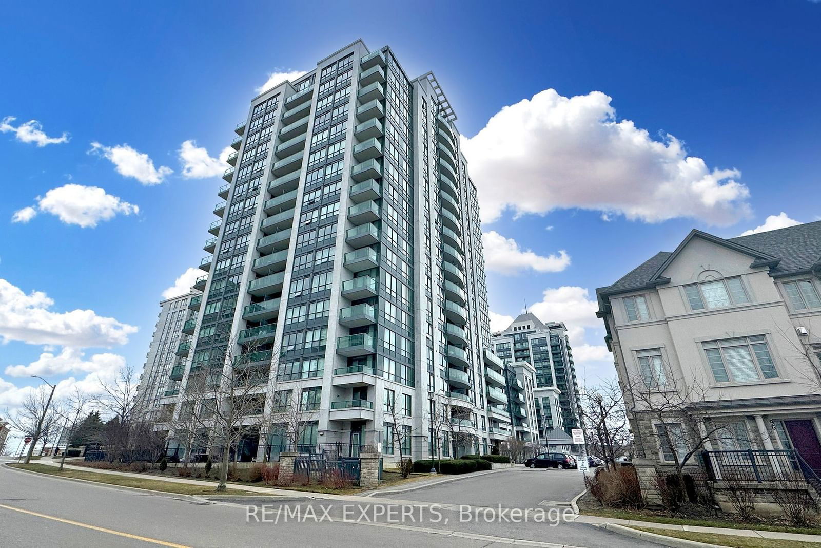 Condo for lease at 1401-20 North Park Road, Vaughan, Beverley Glen, L4J 0G7 - MLS: N11940318