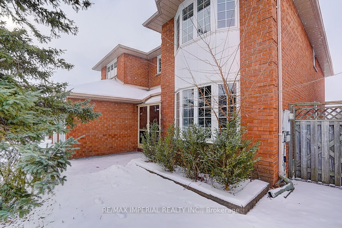 Detached House for lease at 45 Kew Gdns, Richmond Hill, Doncrest, L4B 1R6 - MLS: N11940401