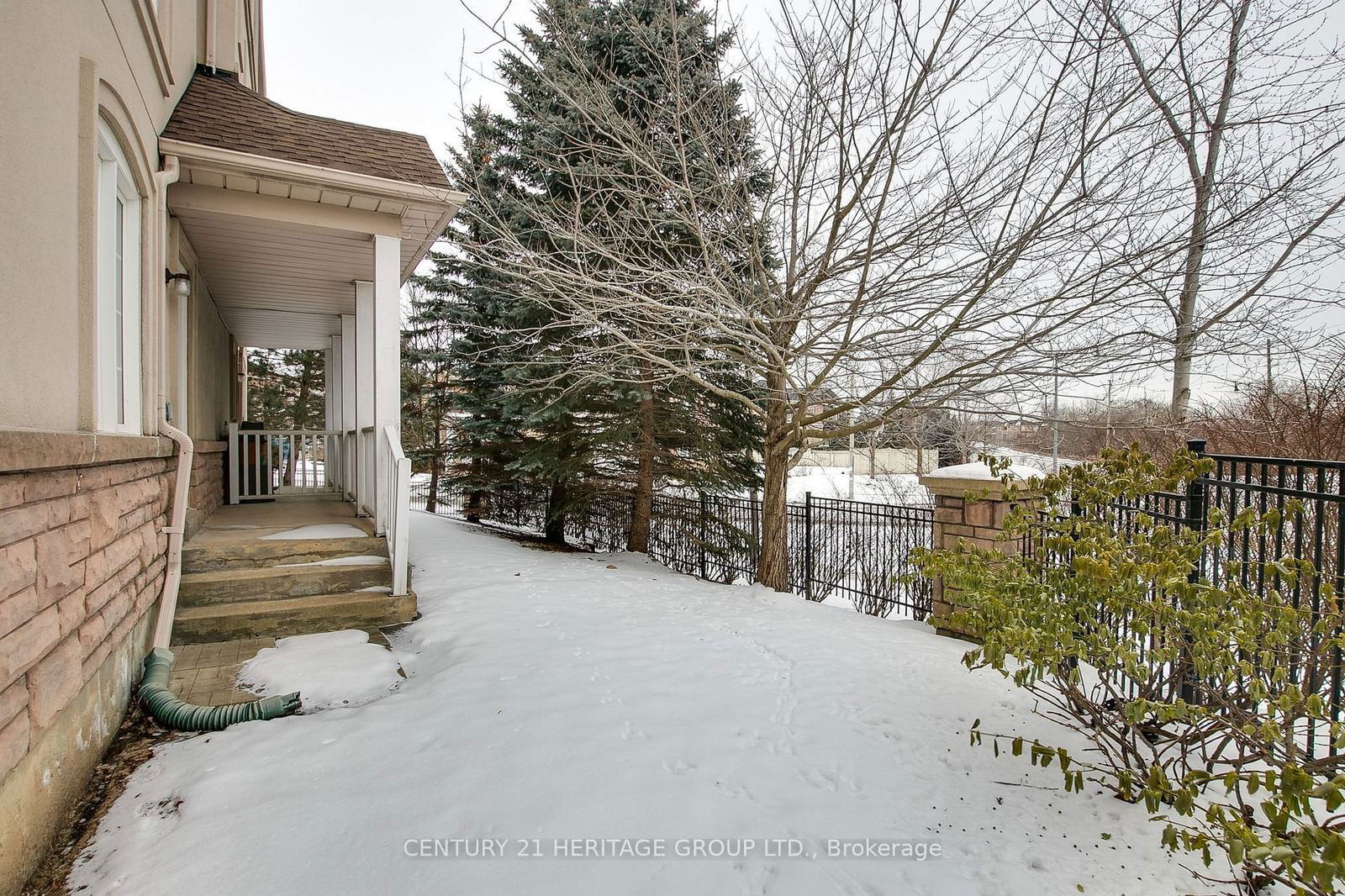 Townhouse for sale at 7-10 Post Oak Drive, Richmond Hill, Jefferson, L4E 4H8 - MLS: N11940460