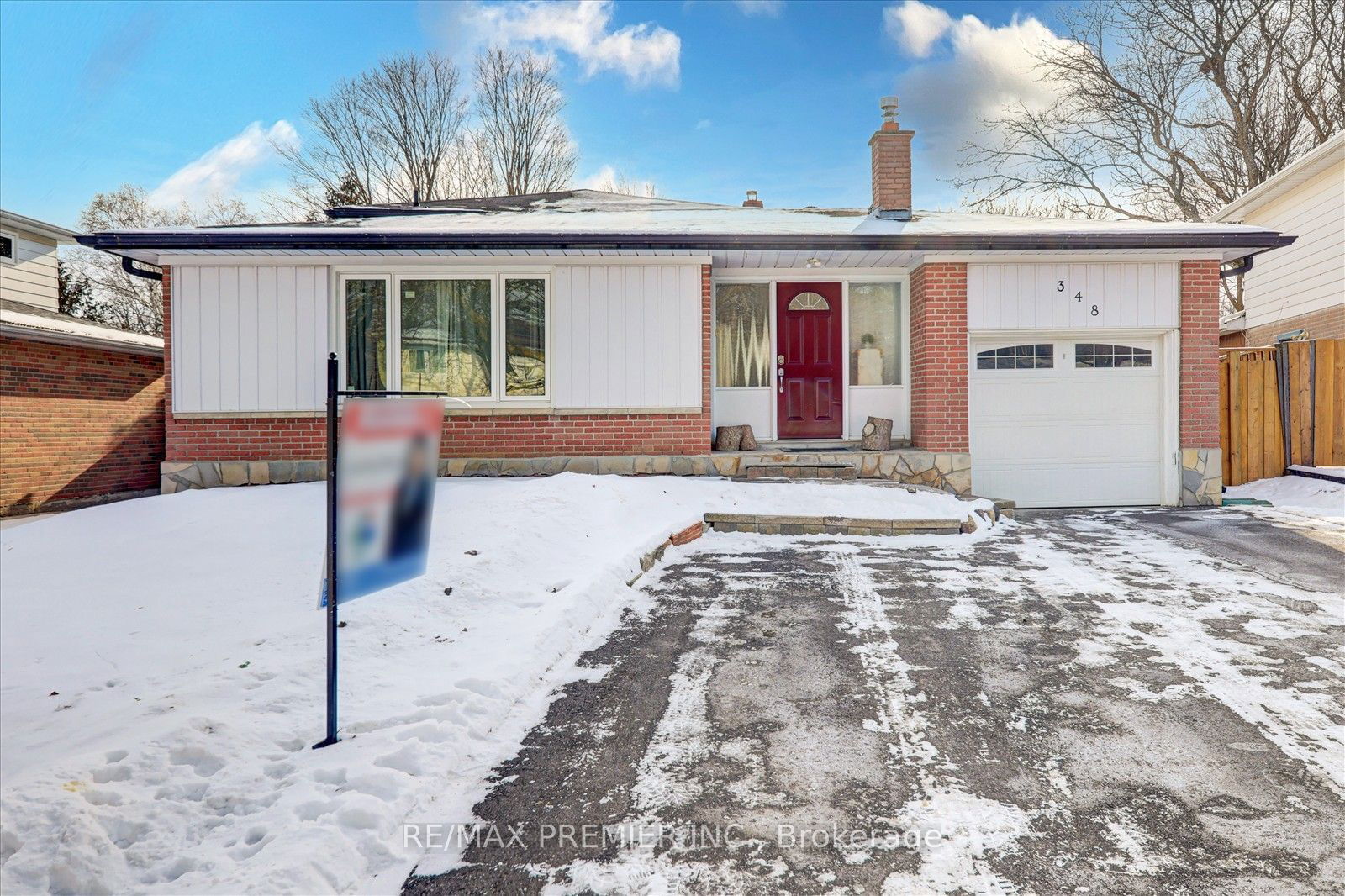 Detached House sold at 348 Dennie Avenue, Newmarket, Central Newmarket, L3Y 4M7 - MLS: N11940536