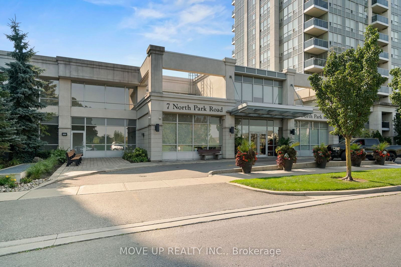 Condo sold at LPH5-7 North Park Road, Vaughan, Beverley Glen, L4J 0C9 - MLS: N11940642