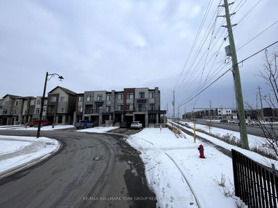 193 Vantage Loop, Newmarket - Woodland Hill image-0-4