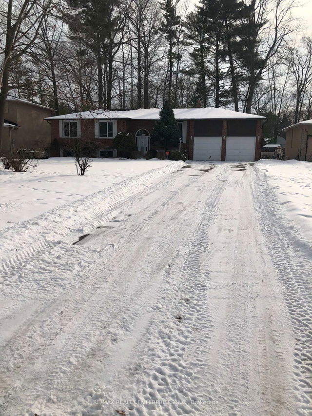 9 French Crescent