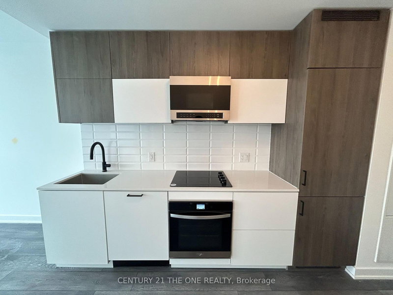 613 - 8888 Yonge St, Richmond Hill, L4C 5V6 | Image 3