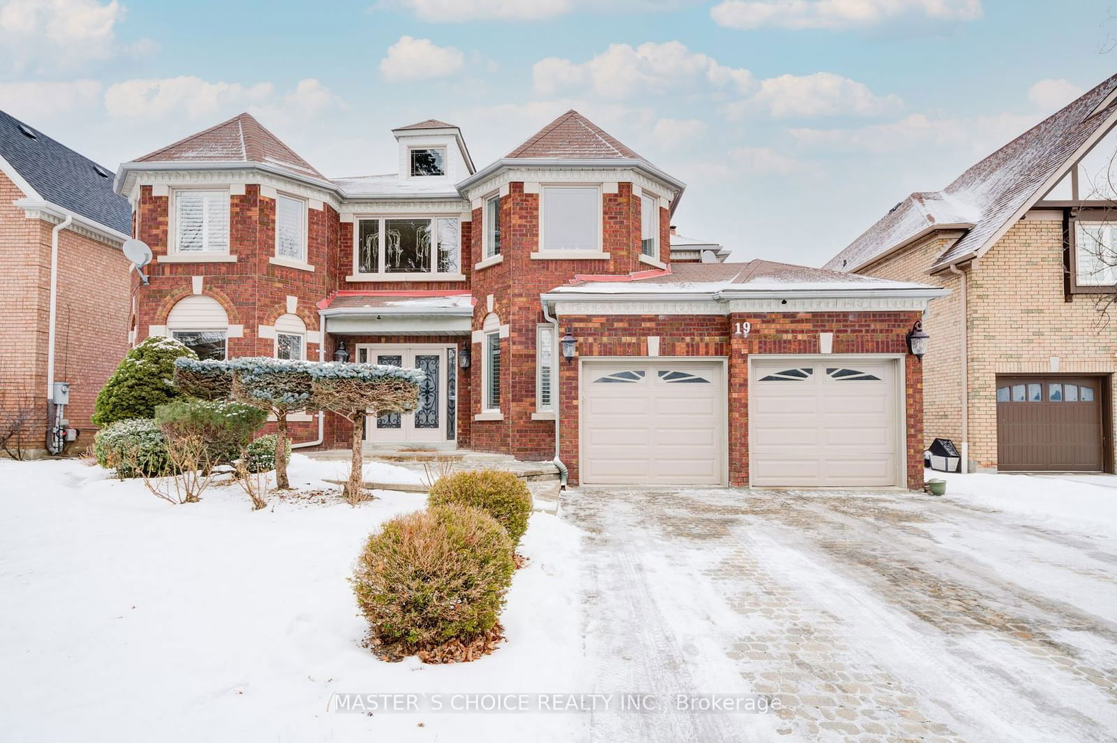 Detached House for sale at 19 Dalewood Drive, Richmond Hill, Bayview Hill, L4B 3C3 - MLS: N11941126