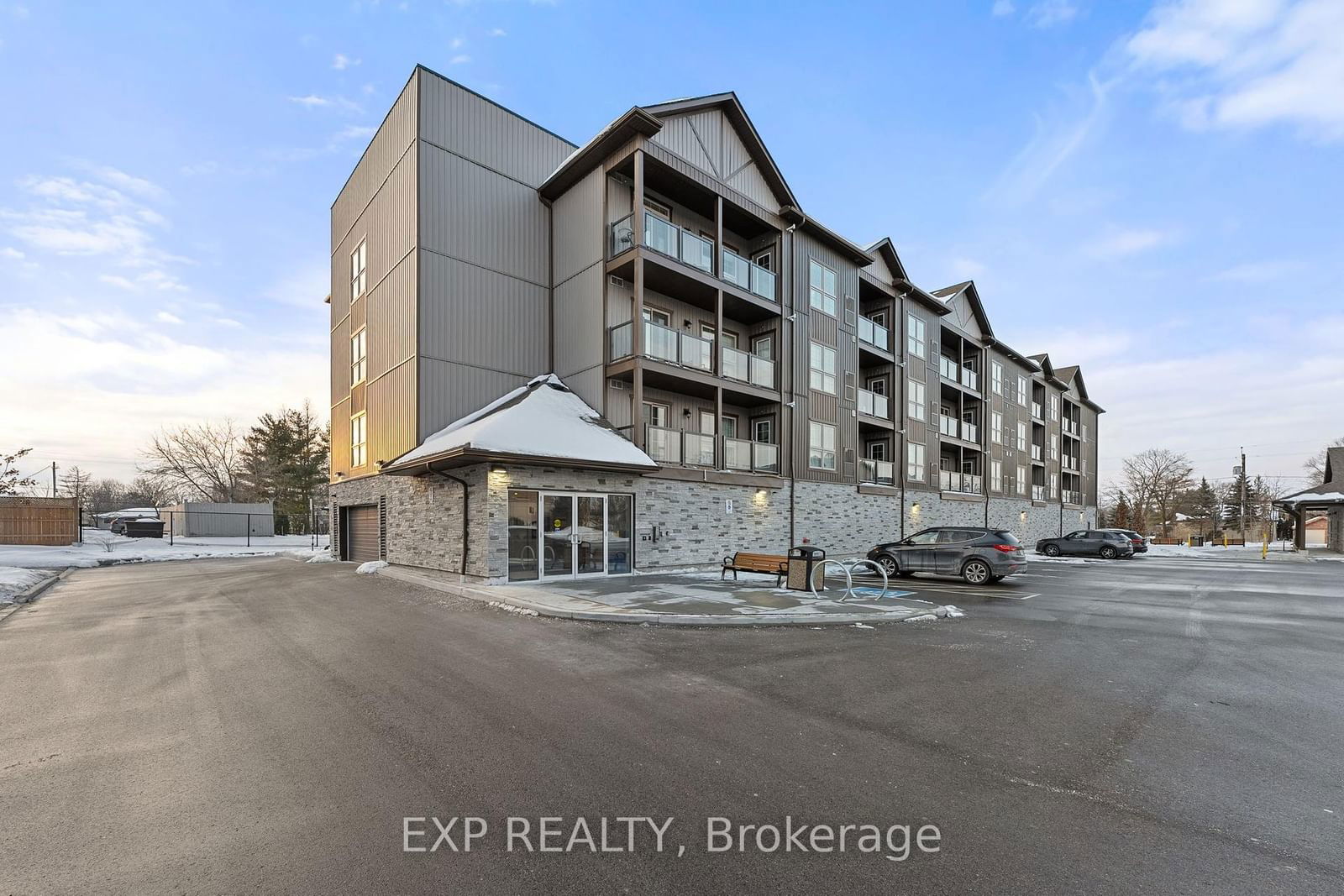 Condo sold at 307-110 Grew Boulevard, Georgina, Sutton & Jackson's Point, L0E 1L0 - MLS: N11941469