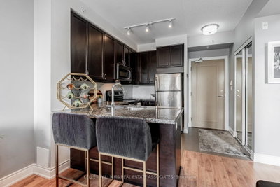 Condo sold at 210-2396 Major Mackenzie Drive, Vaughan, Ontario, L6A 3Y7 - Maple - MLS: N11941658