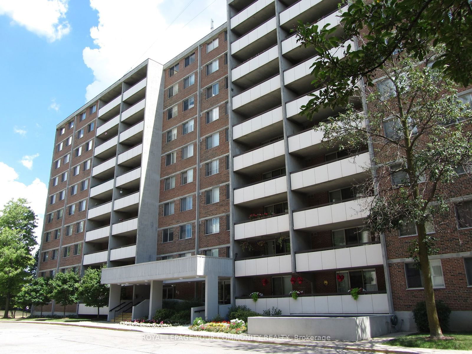 Condo sold at 210-40 William Roe Boulevard, Newmarket, Central Newmarket, L3Y 5N4 - MLS: N11942322