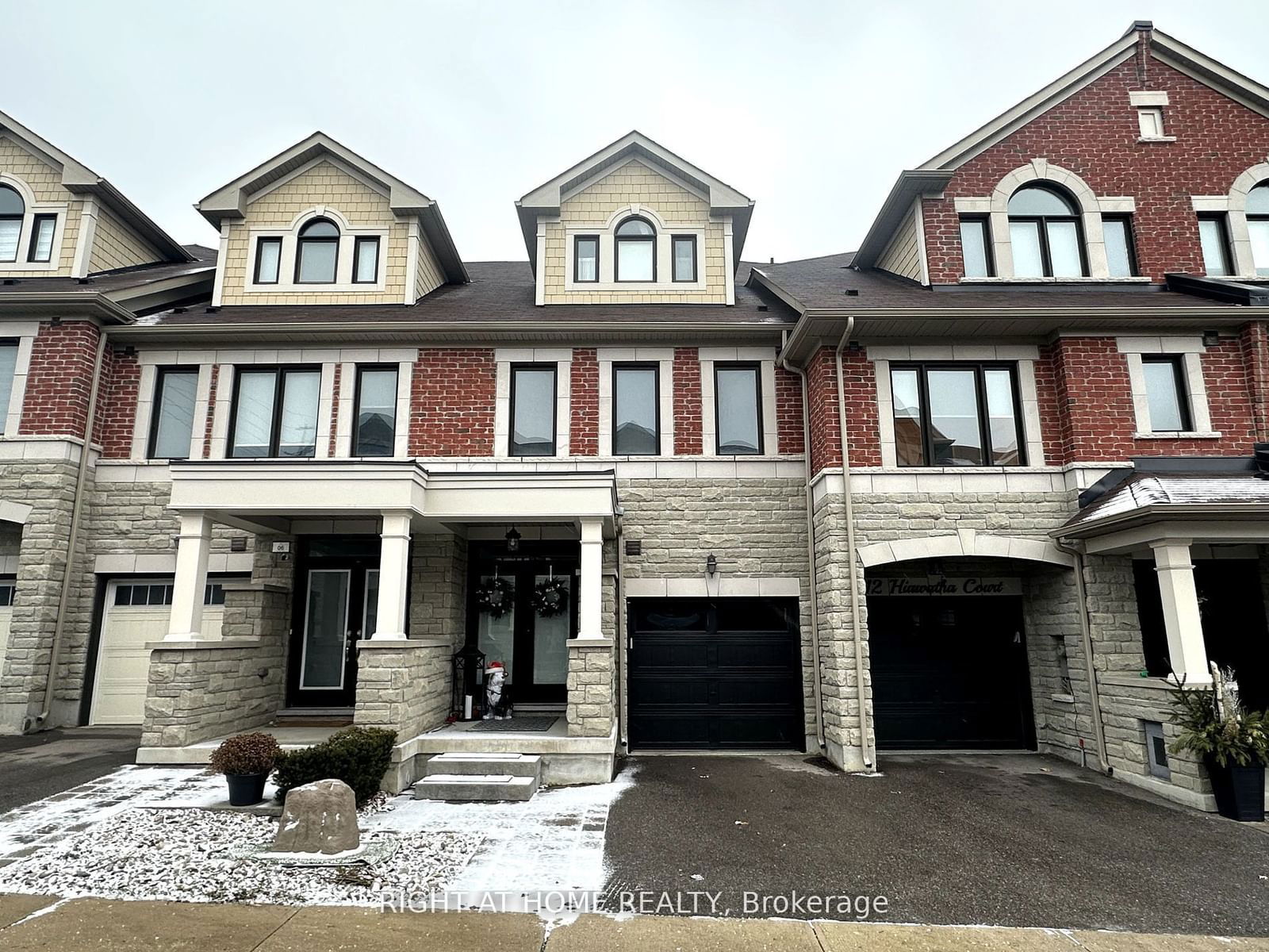 Townhouse for sale at 10 Hiawatha Court, Vaughan, Islington Woods, L4L 0J2 - MLS: N11943065