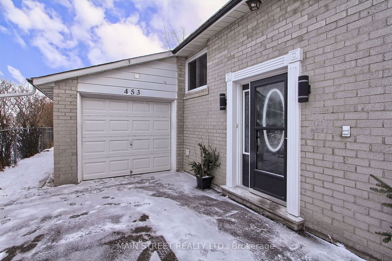 Detached House for sale at 453 Dixon Boulevard, Newmarket, Central Newmarket, L3Y 5C9 - MLS: N11943324