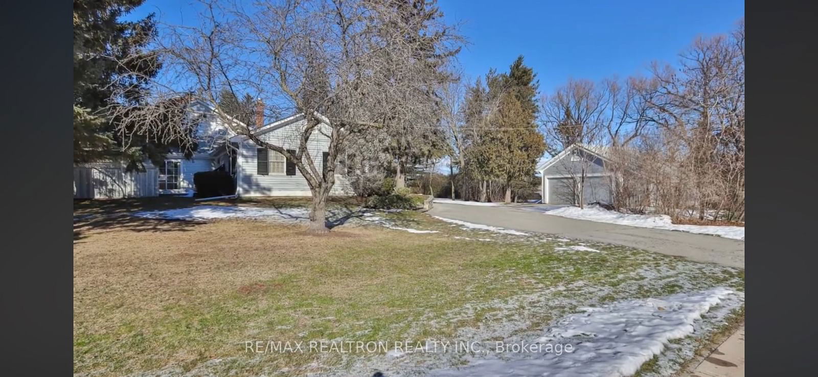 Building at 11222 Bayview Avenue, Richmond Hill, Devonsleigh