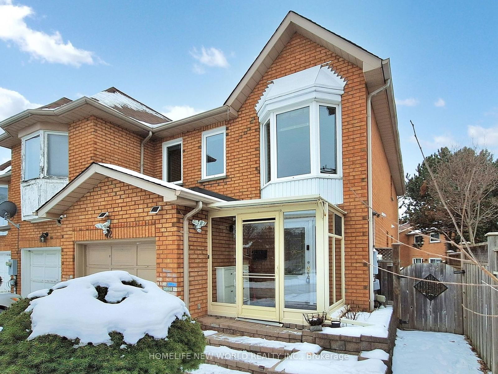 Townhouse leased at 42 Queensmill Court, Richmond Hill, Doncrest, L4B 1N3 - MLS: N11943466