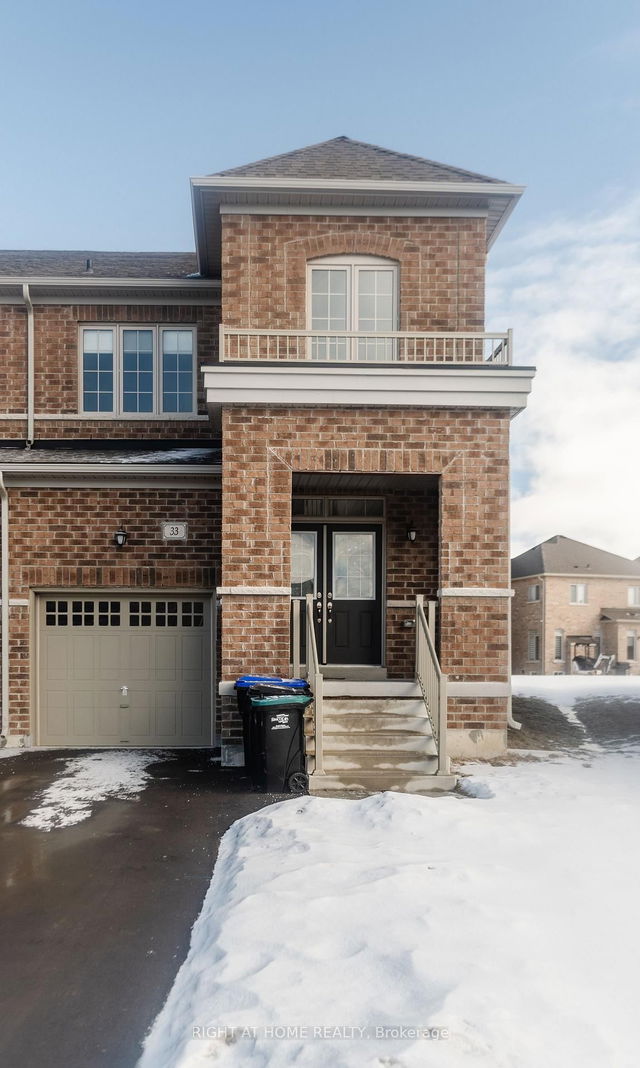 33 Ferragine Crescent
