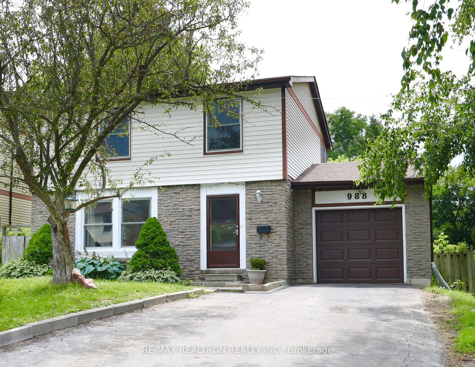 Property at 988 Jacarandah