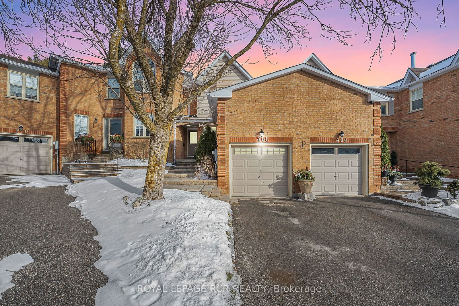 Townhouse for sale at 408 Butler Court, Aurora, Aurora Village, L4G 6G8 - MLS: N11944239