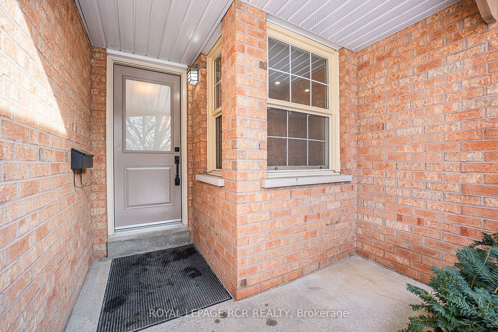 Townhouse for sale at 408 Butler Court, Aurora, Aurora Village, L4G 6G8 - MLS: N11944239