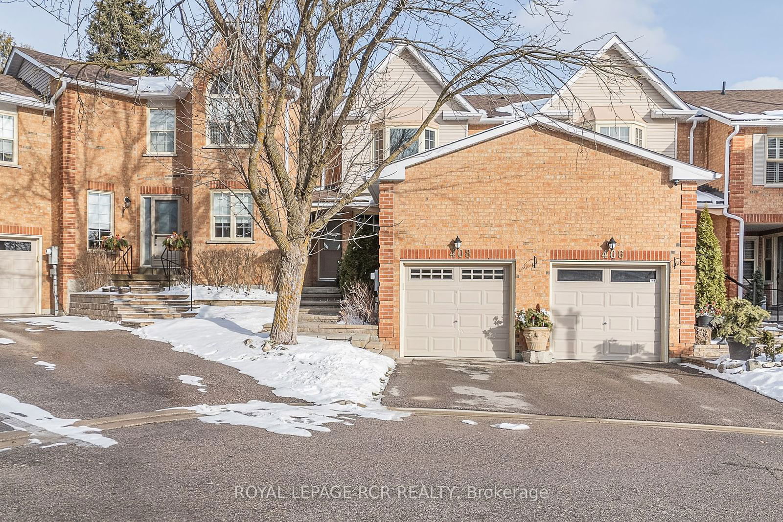 Townhouse for sale at 408 Butler Court, Aurora, Aurora Village, L4G 6G8 - MLS: N11944239