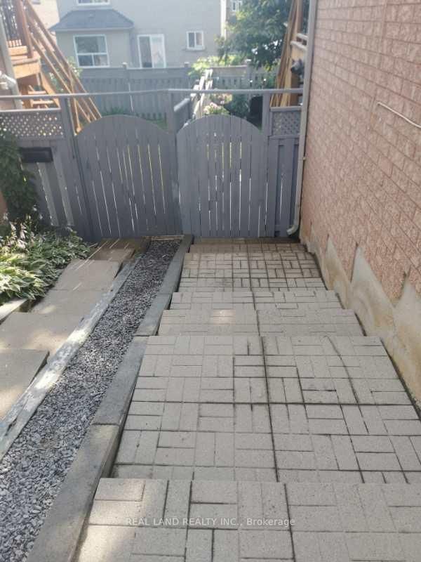 Bsmt 28 Lina Marra Dr, Vaughan, L4K 5E8 | Image 3