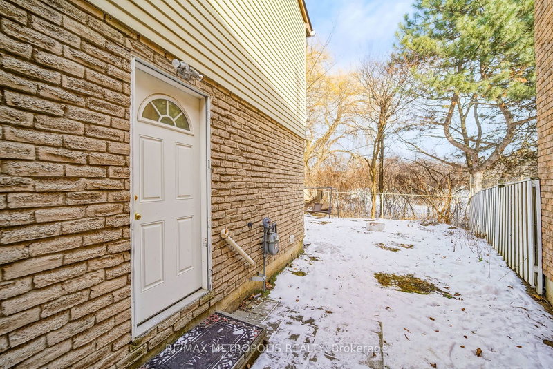 7 Mccrackin Crt, Vaughan, L4J 2T2 | Image 3