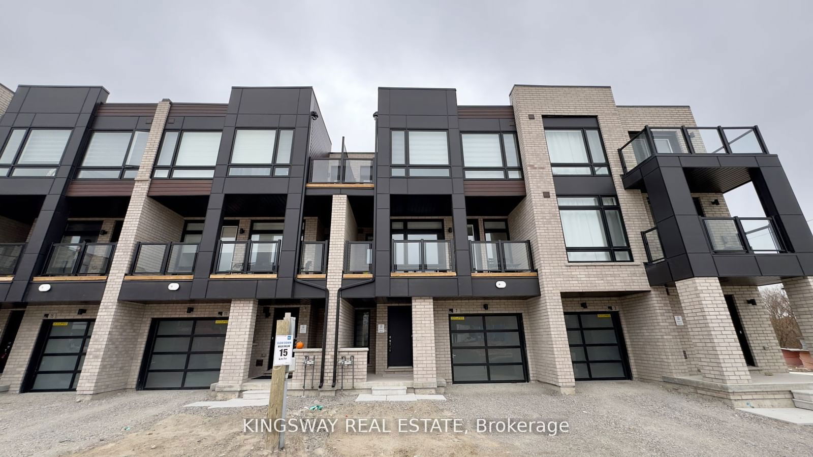 Townhouse for sale at 7 Chiffon Street, Vaughan, Steeles West Industrial, L4L 0M6 - MLS: N11944528