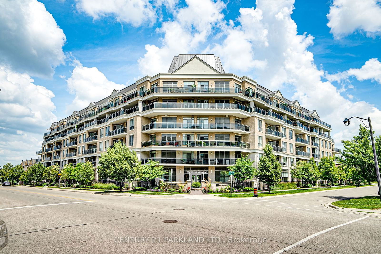 Condo sold at 326-111 Civic Square Gate, Aurora, Bayview Wellington, L4G 0S6 - MLS: N11944617