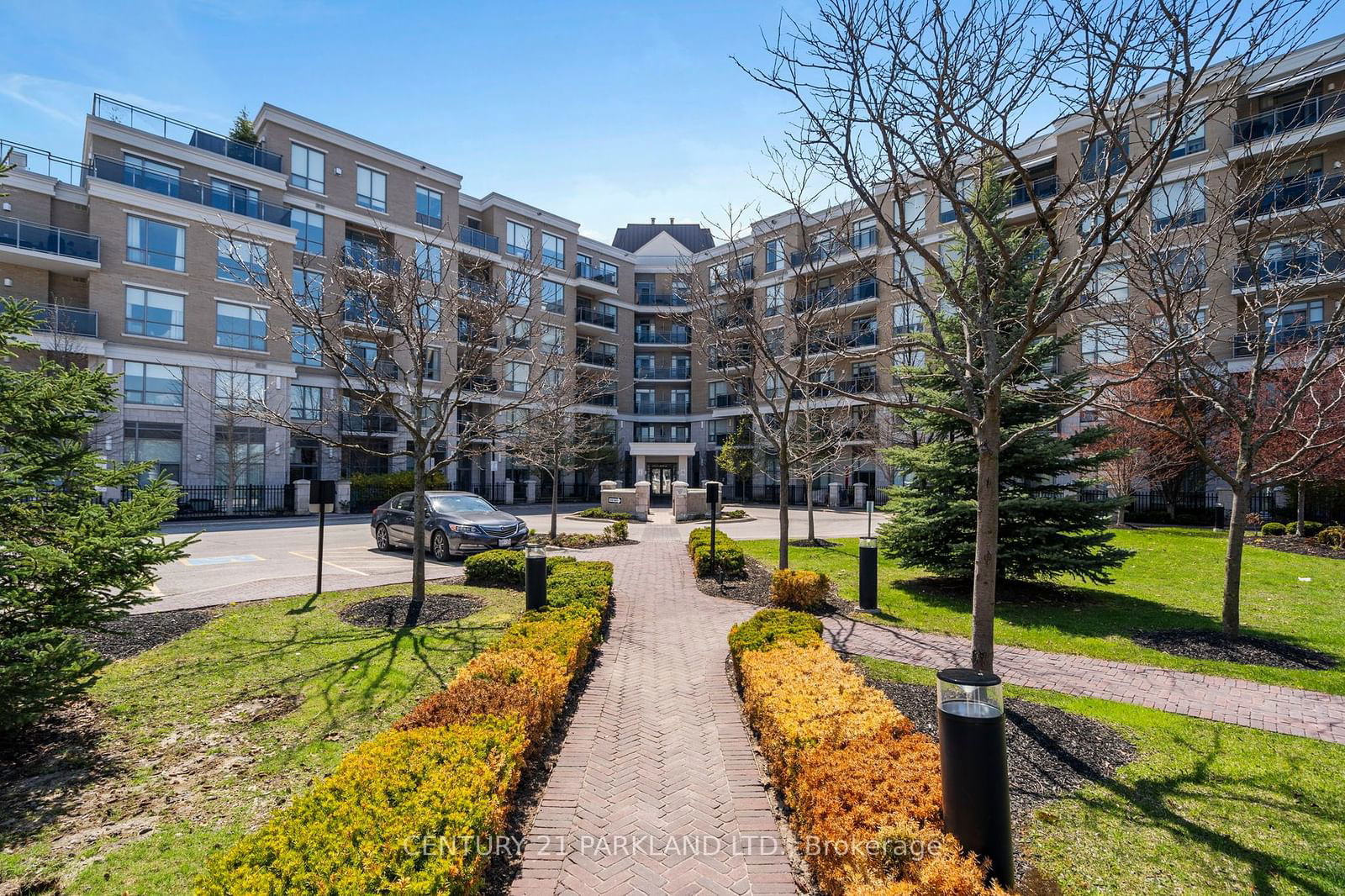 Condo sold at 326-111 Civic Square Gate, Aurora, Bayview Wellington, L4G 0S6 - MLS: N11944617