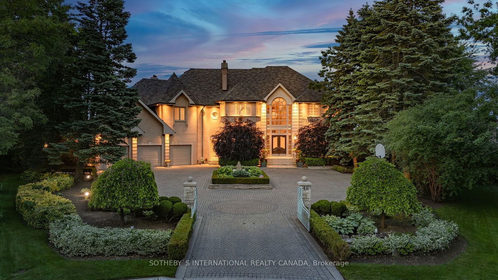 Building at 48 Old Park Lane, Richmond Hill, Bayview Hill