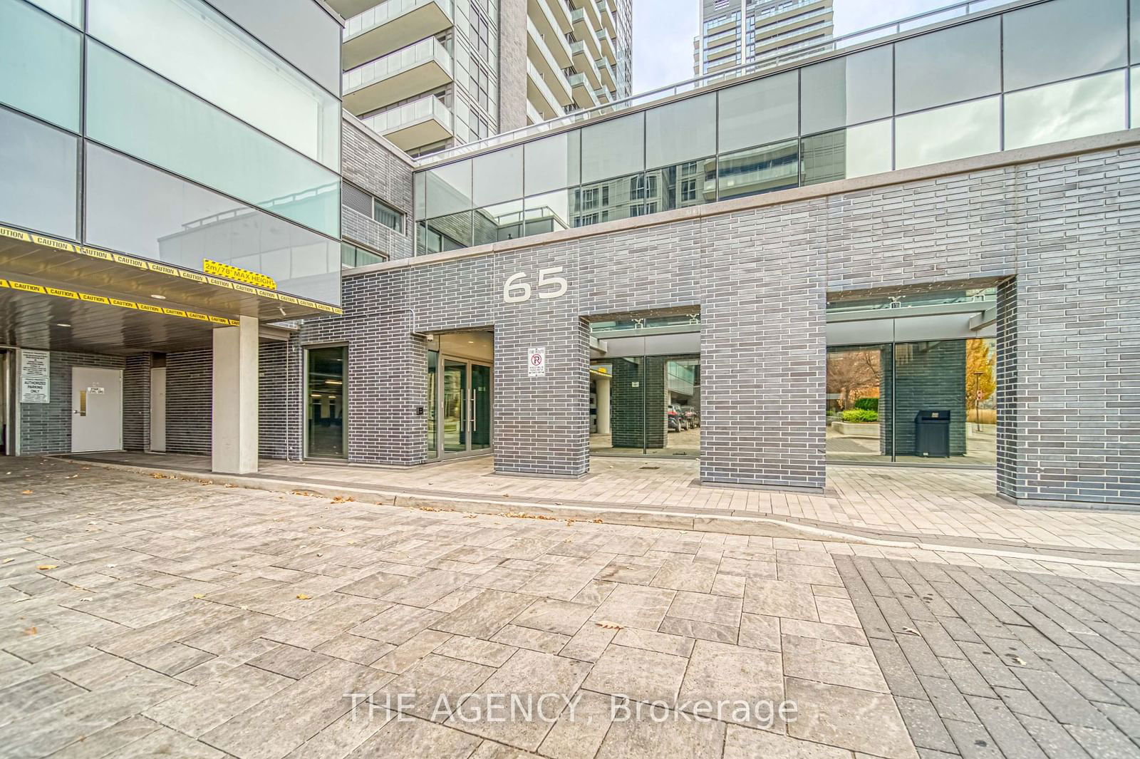 Condo for sale at 405-65 Oneida Crescent, Richmond Hill, Langstaff, L4B 0A1 - MLS: N11945010