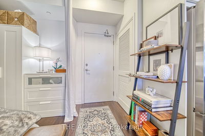 Unit 405 — 65 Oneida Cres, Richmond Hill - Langstaff image-0-4