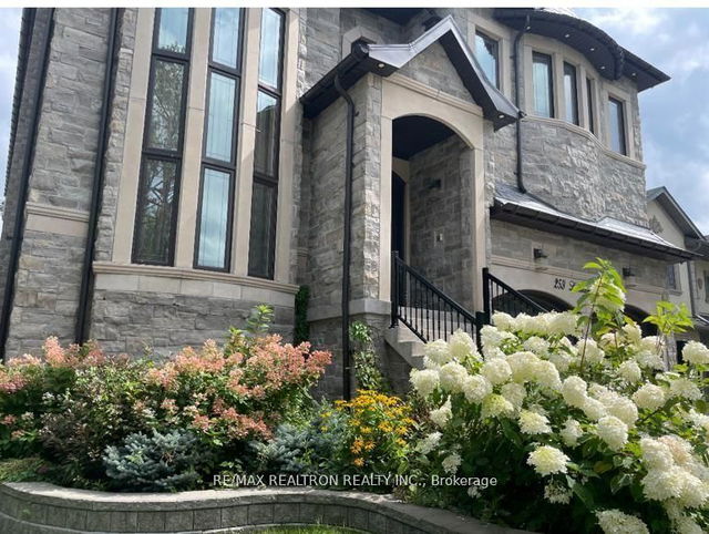 259 Lakeland Crescent