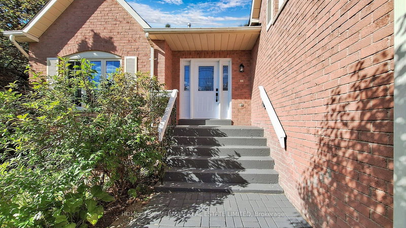 14 Laurwood Crt, Aurora, L4G 5C2 | Image 3