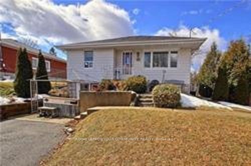 Detached House for lease at 276 Maple Street, Newmarket, Gorham-College Manor, L3Y 3K2 - MLS: N11947186